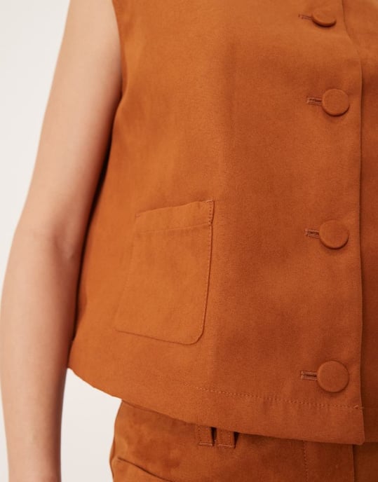 ASOS DESIGN imitationssuede boxy västset i tan - Image 4