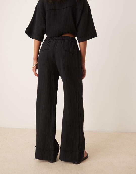 ASOS DESIGN byxor i gasväv med resår i midjan i svart - Image 3