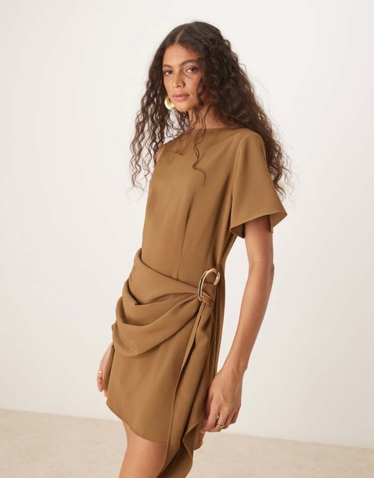ASOS DESIGN mini klänning med drop waist och sashes fram i mocha - Image 2