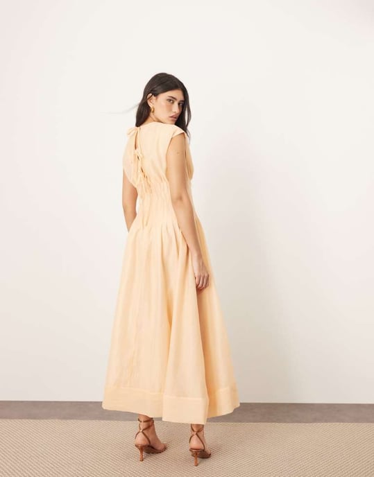 ARRANGE organza plisserad midja maxi klänning med knytbaksdetalj i persika - Image 3