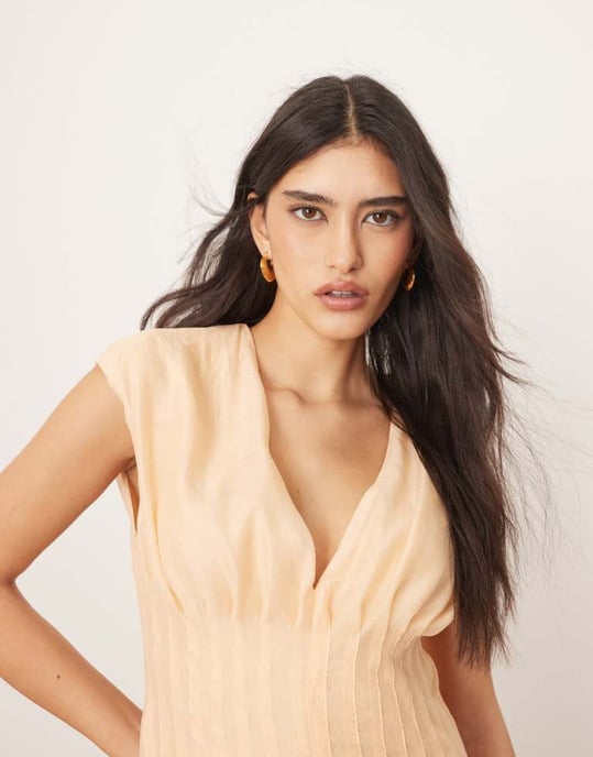 ARRANGE organza plisserad midja maxi klänning med knytbaksdetalj i persika - Image 4