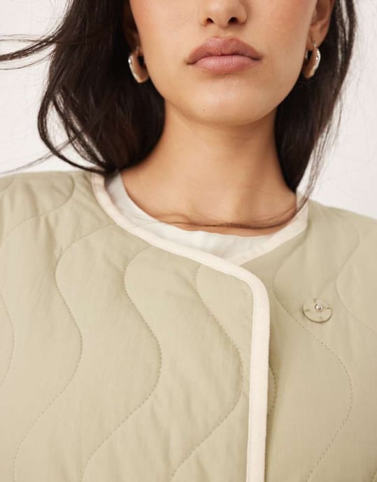 ARRANGE quiltad oversized jacka med kontrasterande kant i salviagrön - Image 2