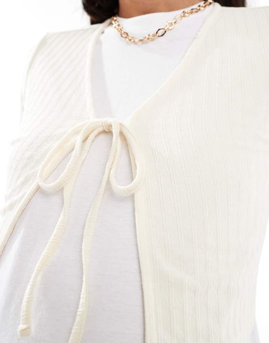 Mamalicious Maternity cropped ribbed cardigan in cream - Image 3