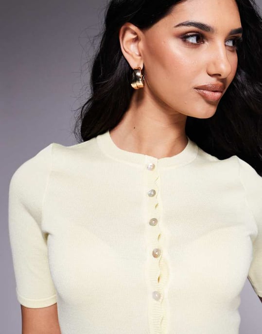 Kaiia exclusive scallop button front short sleeve cardigan in butter yellow - Image 2