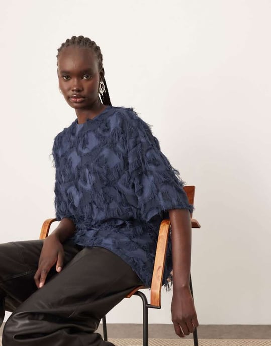 ARRANGE vävd texturerad oversized t-shirt i marinblå - Image 1