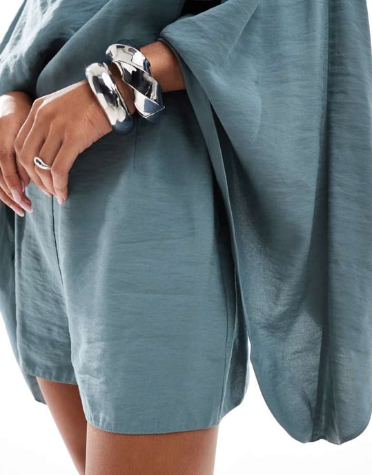 ASOS DESIGN batwing overlay jumpsuit i dämpad blå - Image 3