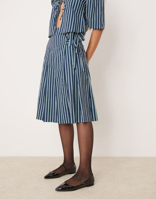 Glamorous midaxi kilt with side ties in green stripe co-ord - Image 3