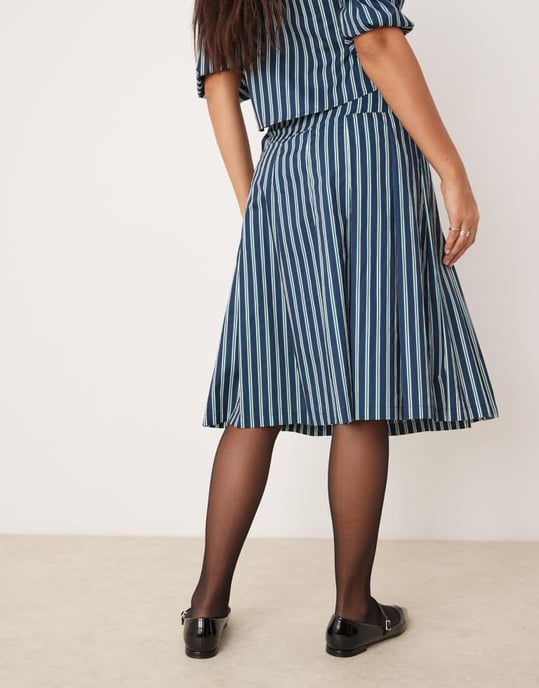 Glamorous midaxi kilt with side ties in green stripe co-ord - Image 4