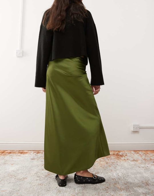 Miss Selfridge satin maxi kjol i oliv - Image 4