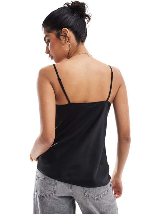 ASOS DESIGN satin bias cowl neck linne i svart - Image 2