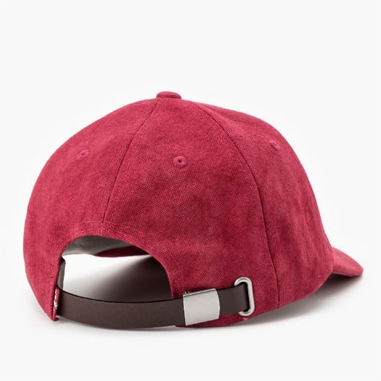 Accessories Levis Lazy Girl Logo Print Wordmark Dad Cap in Scarlet Smile - Image 2