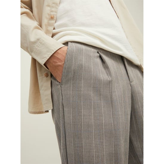 Men's Jack and Jones Billcapri Casual Chinos Pants in Crockery - Image 4