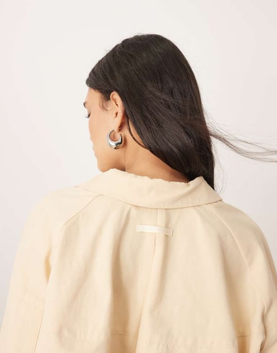 ARRANGE structured boxy shirt in buttermilk - Image 4