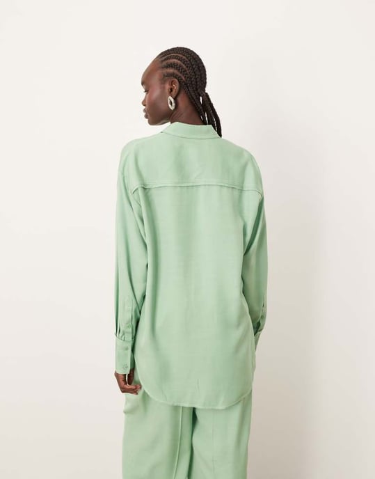 ARRANGE oversized skjorta med kontrastsöm i pistasch - Image 4