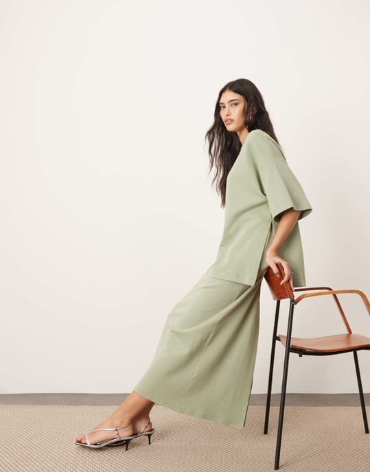 ARRANGE premium tung texturerad jersey kolonn maxikjol co-ord i pistage - Image 3