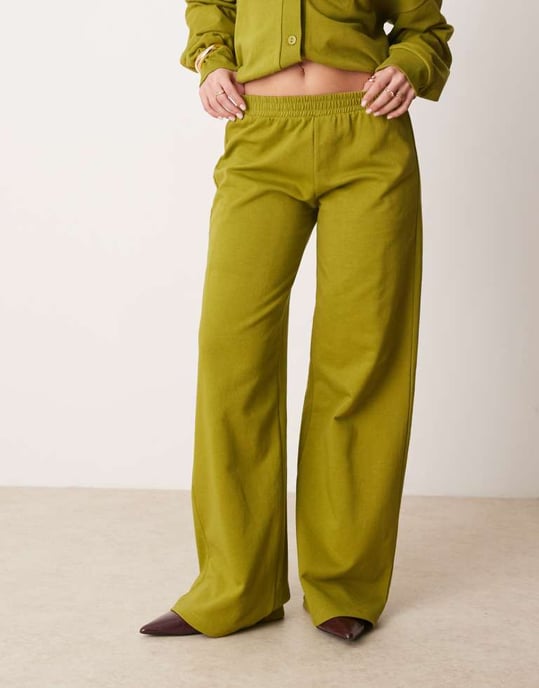 ASOS sweatshirt bred ben joggers i olivgrön - Image 4