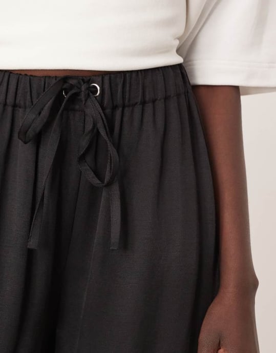 ARRANGE linen super wide trouser with contrast stitch in black - Image 4