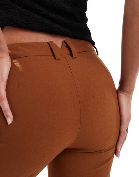ASOS DESIGN skräddarsydda smala raka byxor i kamelfärg - Image 3