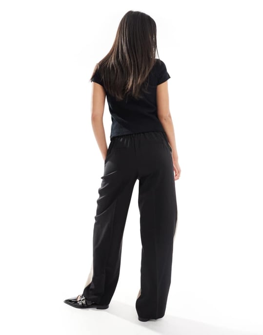 ASOS DESIGN skräddarsydda avslappnade byxor med knytmidja i mocha - Image 4