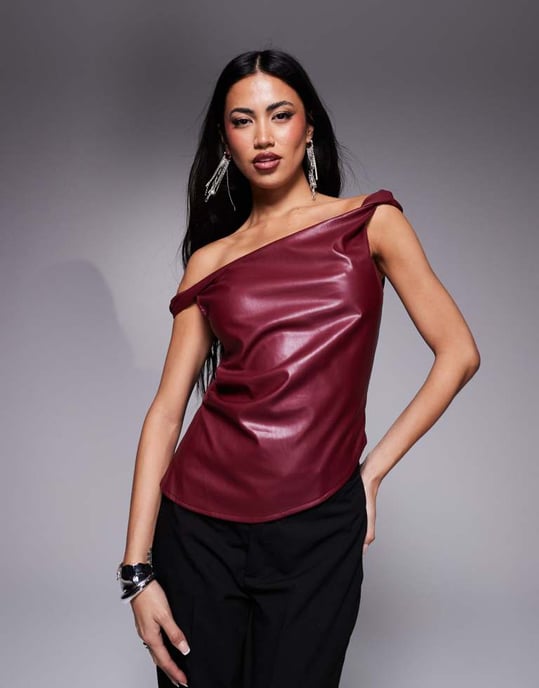 Missyempire off shoulder twist leather look top in burgundy - Image 2