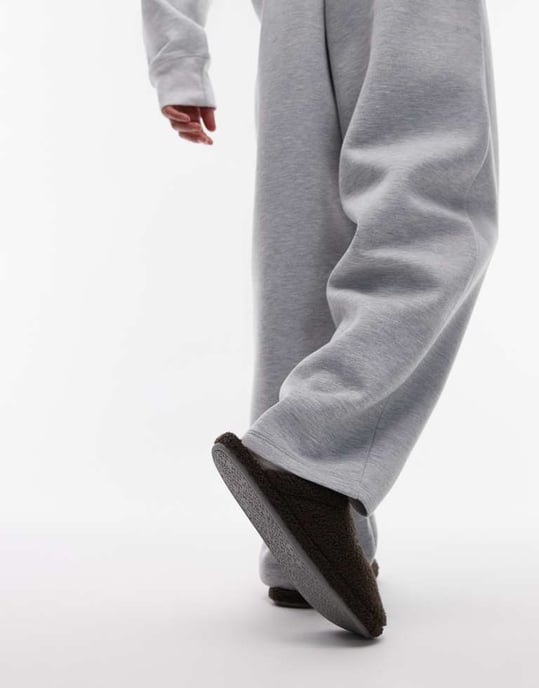 Tommy Hilfiger teddy slippers in dark brown - Image 3
