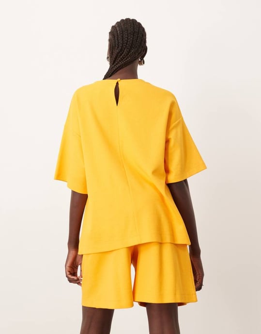 ARRANGE premium textured jersey city shorts co-ord in mango - Image 2
