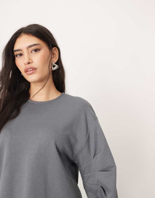 ARRANGE texturerad jerseykort topp med veckt ärmdetalj i kolgrå - Image 3