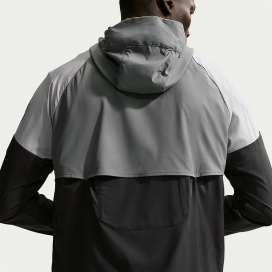 Men's Nike Windrun Jacket in Smoke Grey/Blk - Image 2