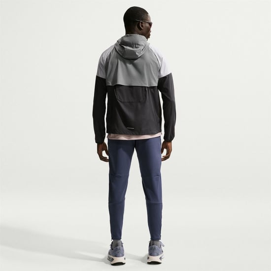 Men's Nike Windrun Jacket in Smoke Grey/Blk - Image 6