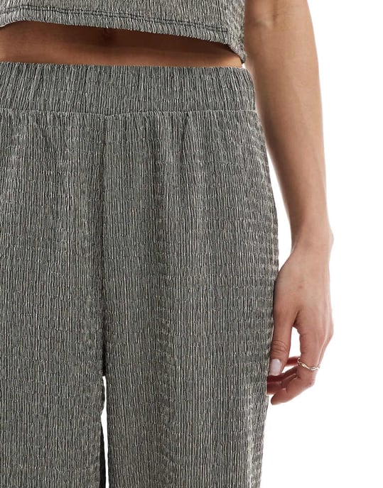 Vero Moda textured plisse wide leg trouser co-ord in white and black spacedye - Image 4