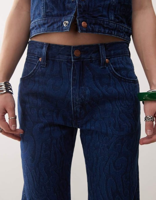 Wrangler co-ord Sunset mom fit jeans with all over print in dark blue - Image 3