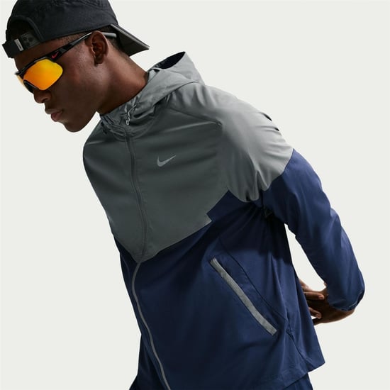 Men's Nike Windrun Jacket in Smoke Grey/Navy - Image 3