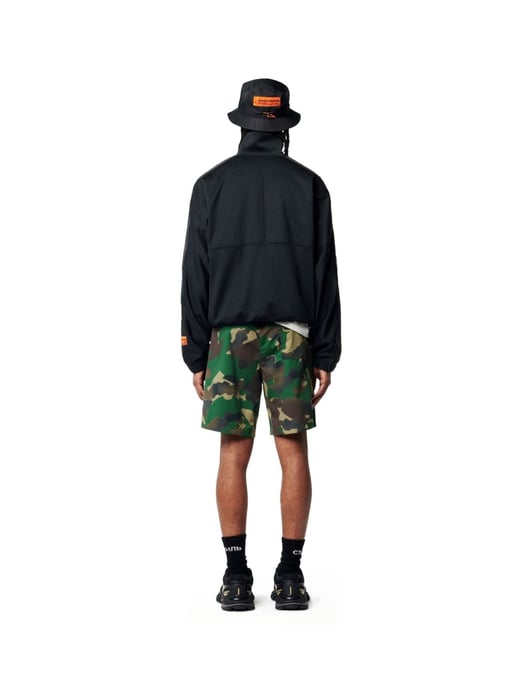 Badshorts med kamouflagemönster och logotyp - Image 4