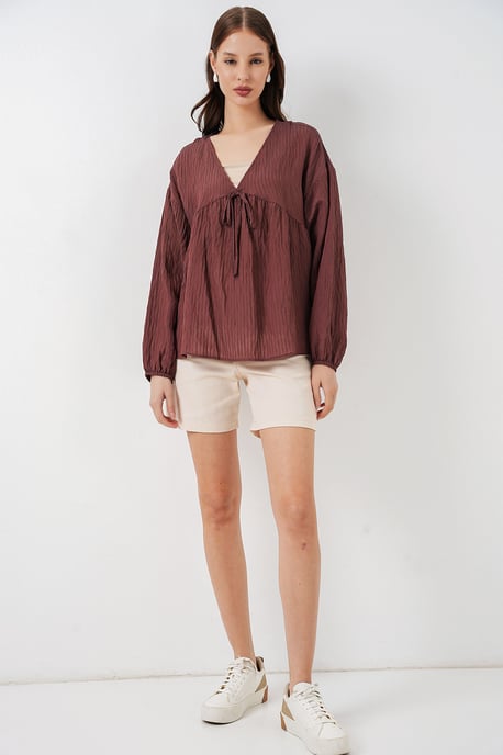 Textured Seersucker V-Neck Blouse with Bow Tie - Image 2