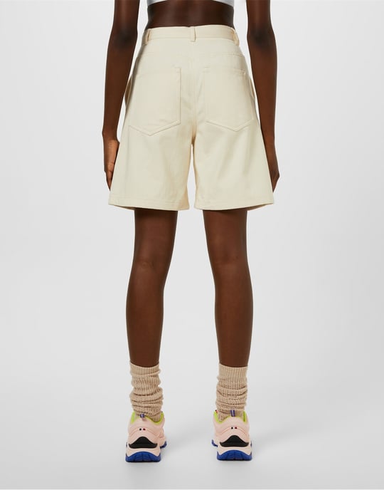 Korte broek tot de knie met trekkoord in de taille - Image 5