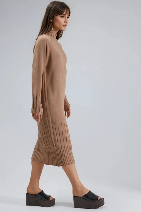 Knitwearklänning med halvpolokrage och midilängd - Image 2