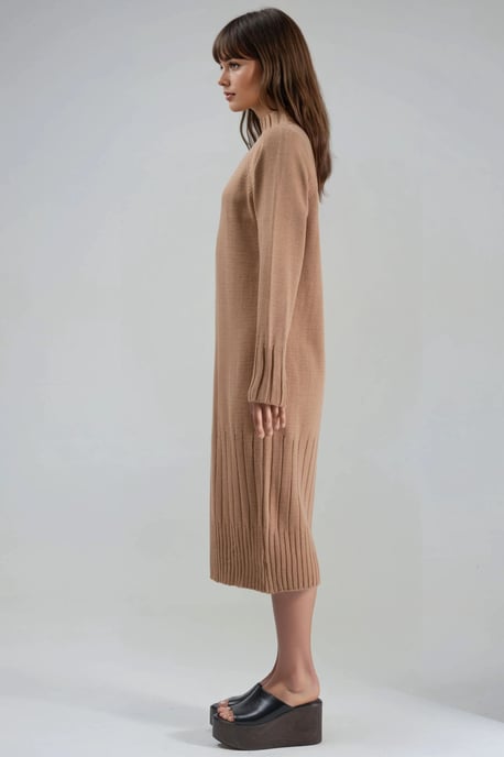 Knitwearklänning med halvpolokrage och midilängd - Image 4