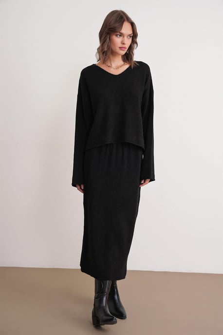 V-neck Knitwear Sweater & Skirt Co-ord Set - Image 1