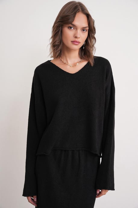 V-neck Knitwear Sweater & Skirt Co-ord Set - Image 2