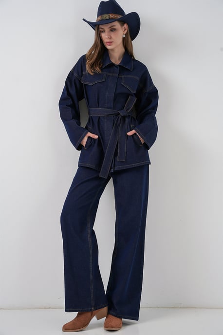 Denimset med fickdetaljerad jacka och raka byxor - Image 3