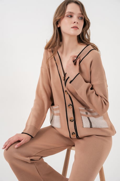 Fickdetaljerad V-ringad cardigan och vida byxor set - Image 4