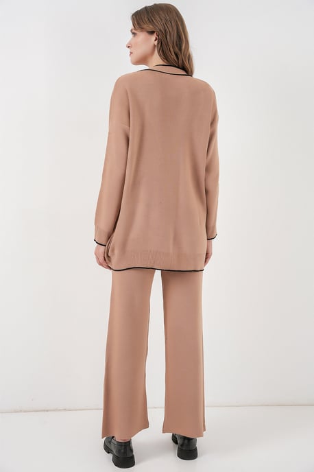 Fickdetaljerad V-ringad cardigan och vida byxor set - Image 6