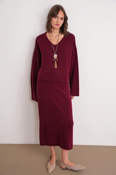 V-neck Knitwear Sweater & Skirt Co-ord Set - Image 3