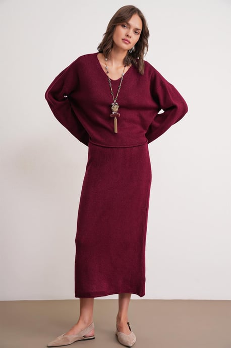 V-neck Knitwear Sweater & Skirt Co-ord Set - Image 5