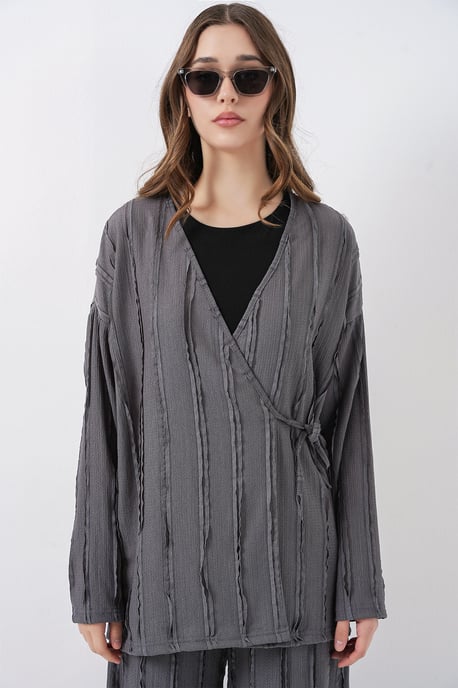 Texturerad V-ringad kimono med knyt-detalj och vida byxor set - Image 2