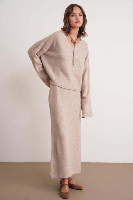 V-neck Knitwear Sweater & Skirt Co-ord Set - Image 2