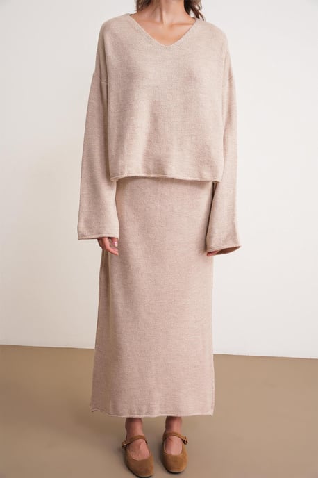 V-neck Knitwear Sweater & Skirt Co-ord Set - Image 5