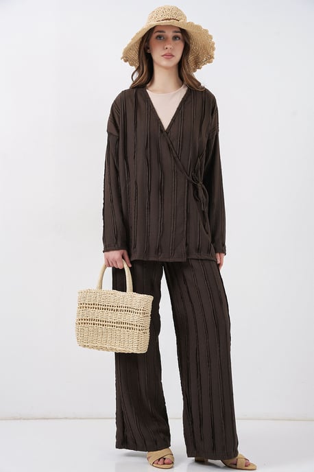 Texturerad V-ringad kimono med knyt-detalj och vida byxor set - Image 3
