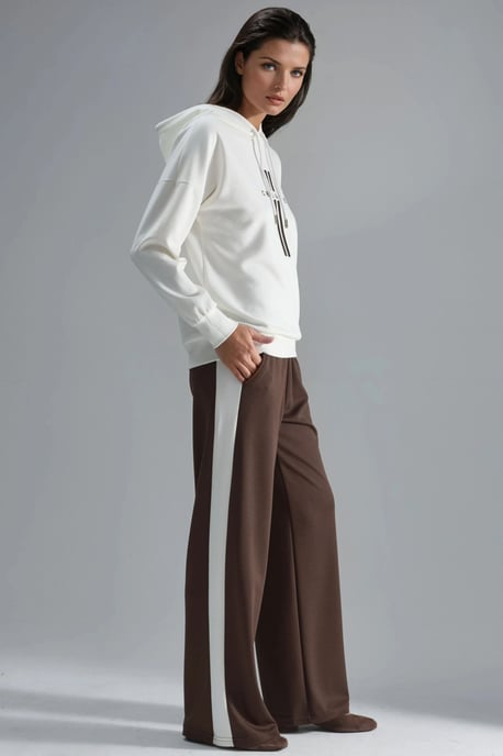 Modal Touch Kaptrui & Gestreepte Details Broek Set - Image 2