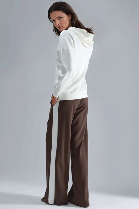 Modal Touch Kaptrui & Gestreepte Details Broek Set - Image 4